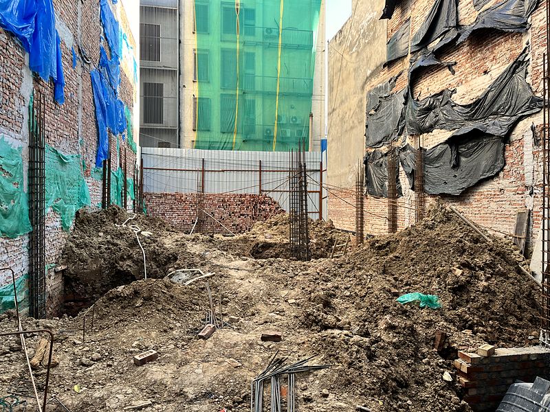The dig between the party walls, reinforcement cages in place.